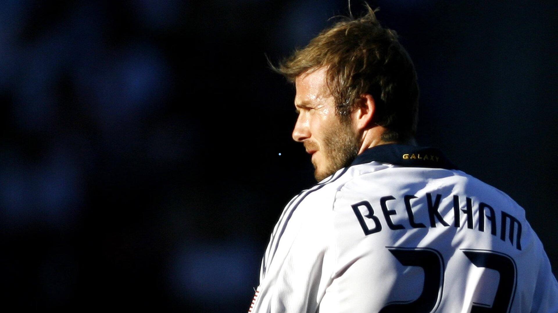 争议判罚左右战局!名宿指关键进球前犯规,悍将抗议染黄引爆舆论