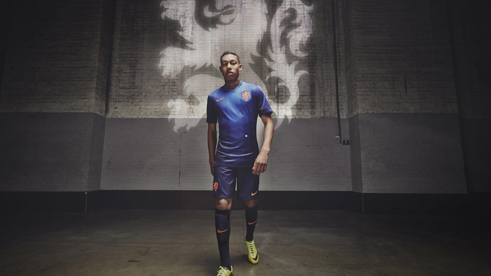 【体育彩票】曼联总监威尔科克斯夏窗秘密询价拉维亚，中场补强计划浮出水面